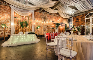 Хаянис Холл