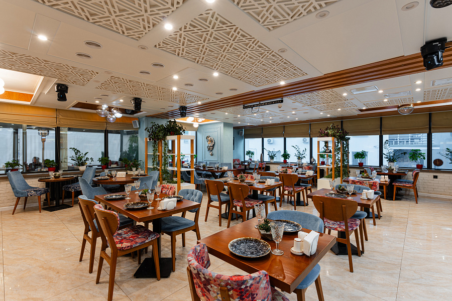 Основной зал