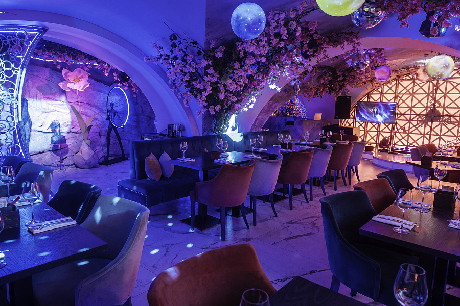 Зал шести Лун