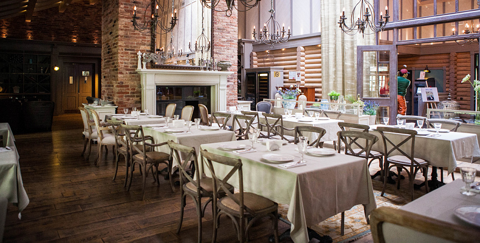 Основной зал ресторана «Клюшка»