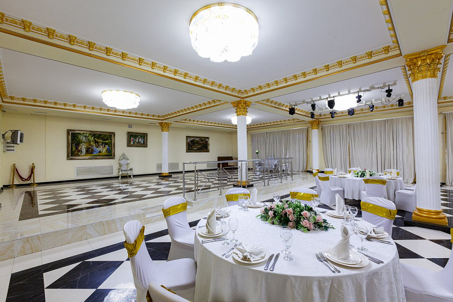 Суриков холл