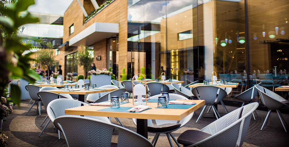 Основной зал на первом этаже