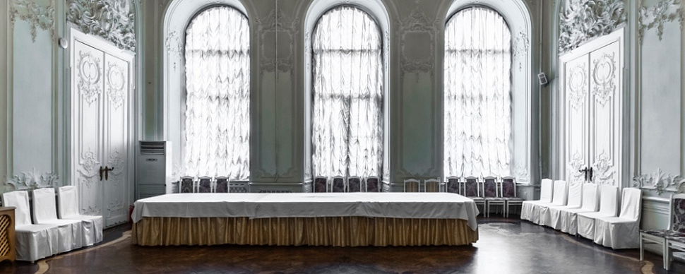 Белая гостиная