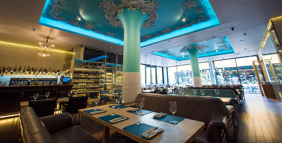 Основной зал на первом этаже