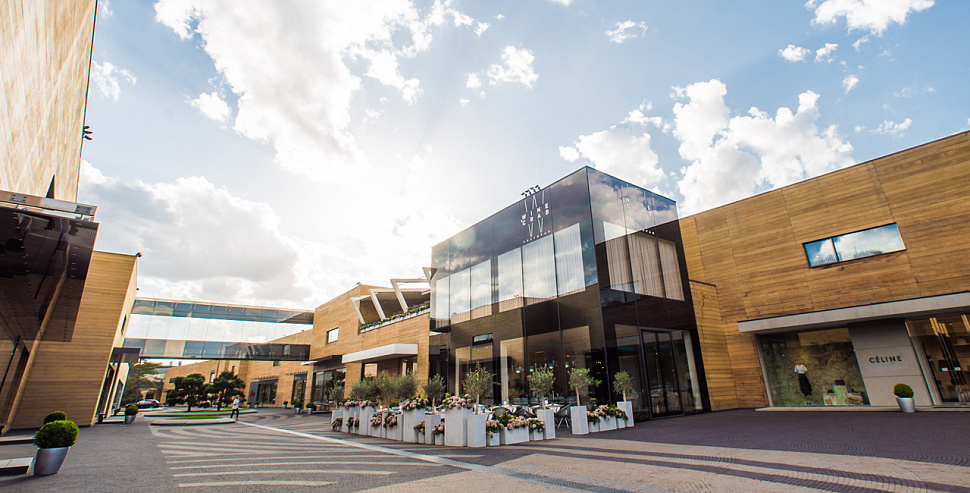 Основной зал на первом этаже