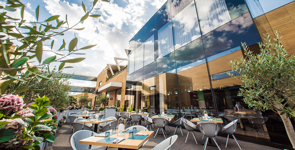 Основной зал на первом этаже