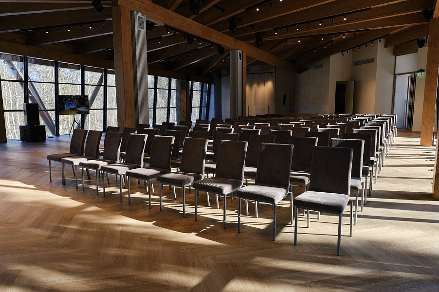 Основной зал