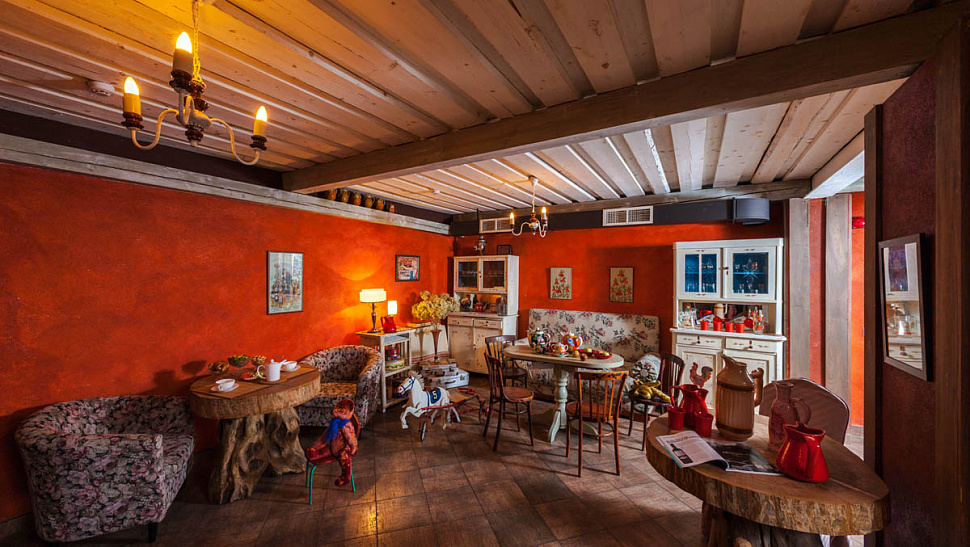 Красный каминный зал