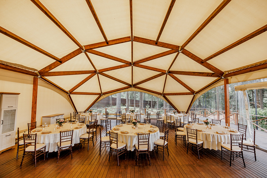 Шатер в сосновом бору