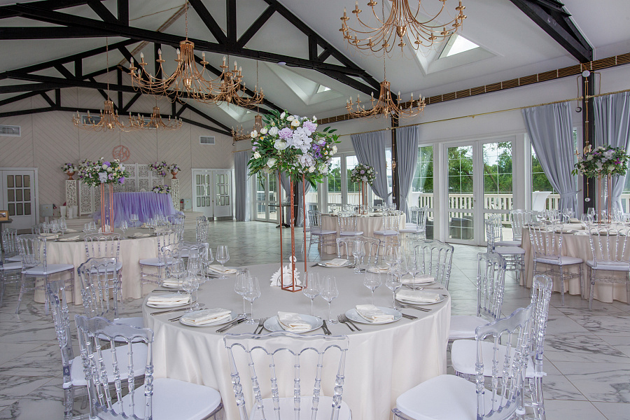 Зал Барский