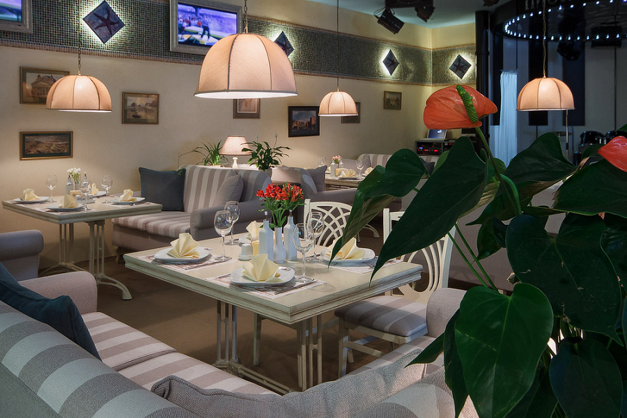 Основной зал