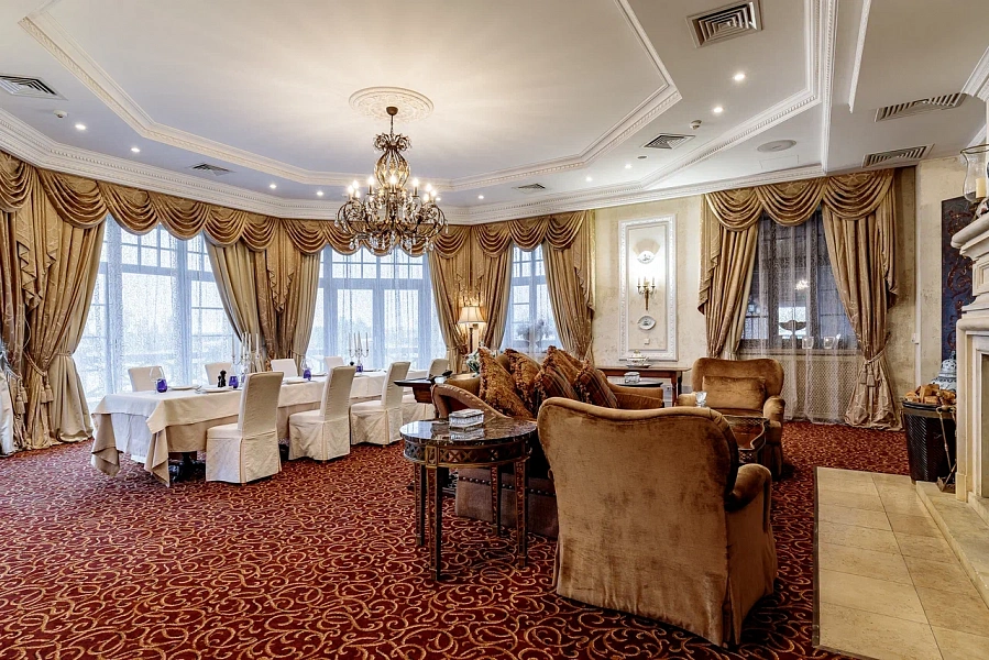 Приватный с камином