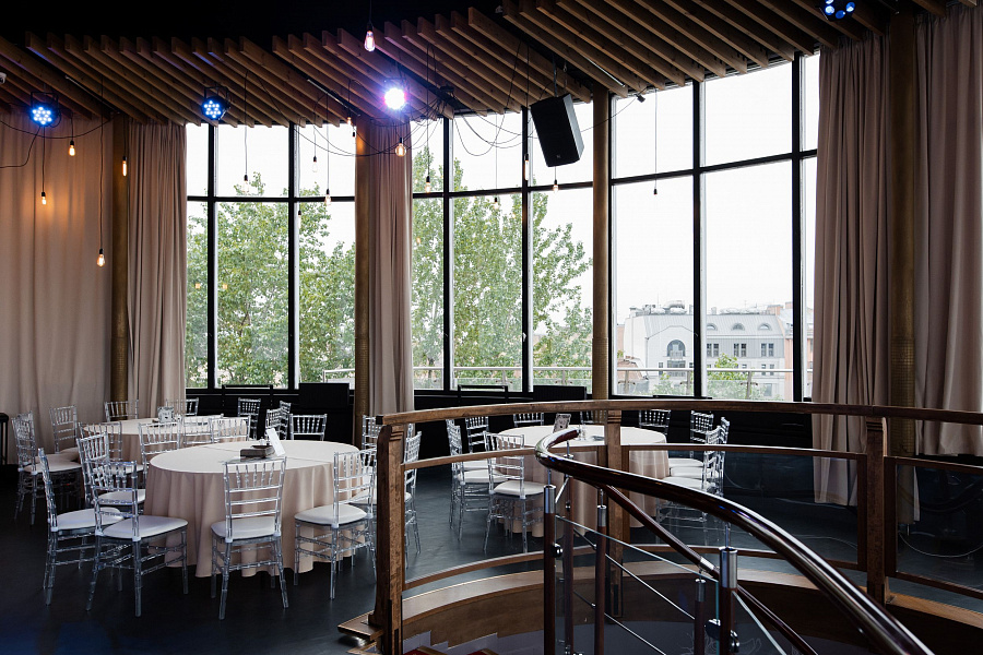 Панорамный ресторан событий ZEPPELIN