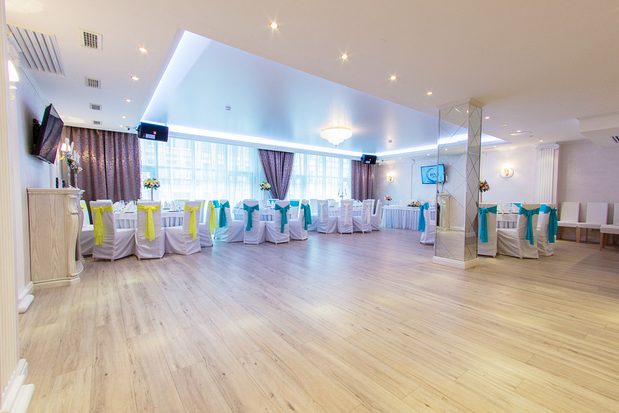 Основной зал