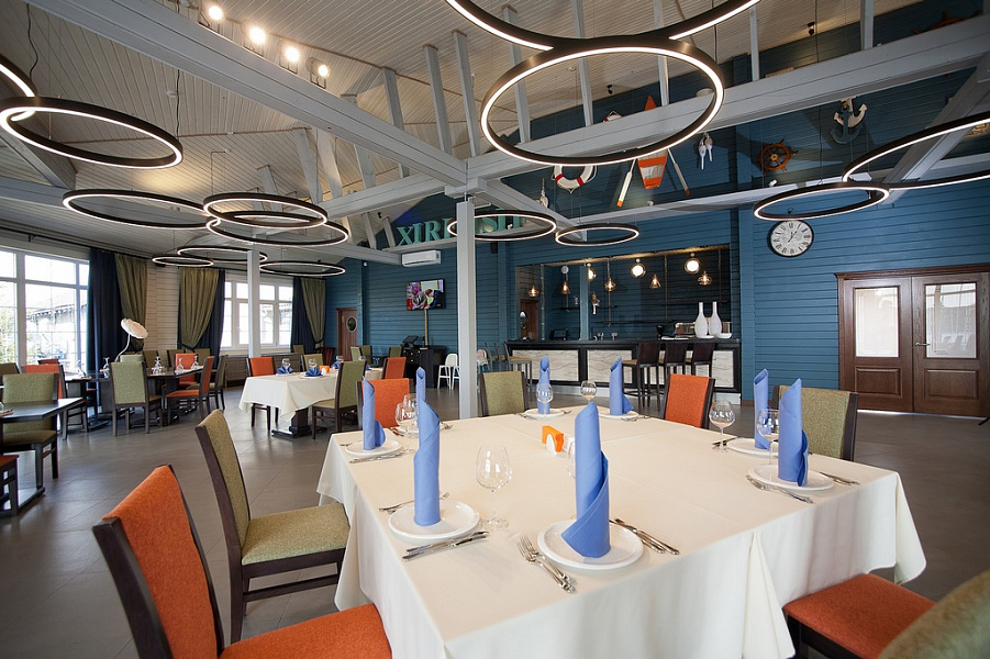 Малая банкетная беседка на воде