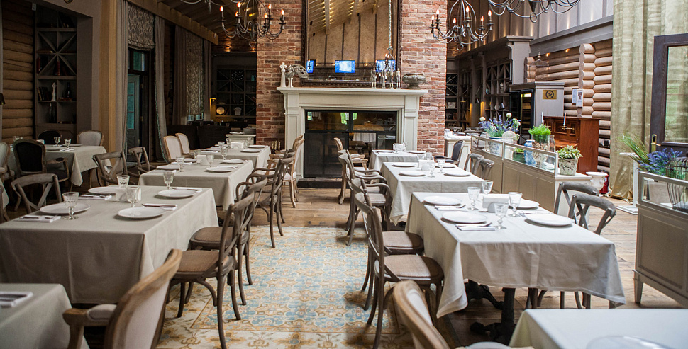 Основной зал ресторана «Клюшка»