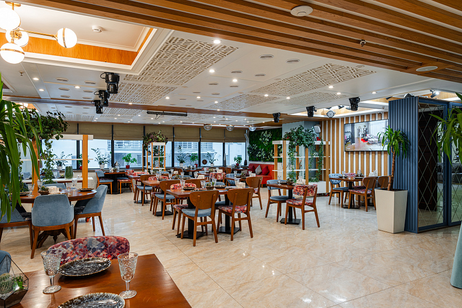 Основной зал