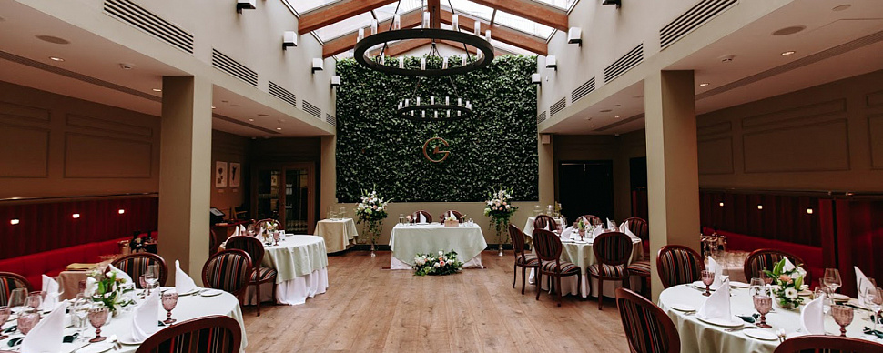 Зал с панорамной крышей