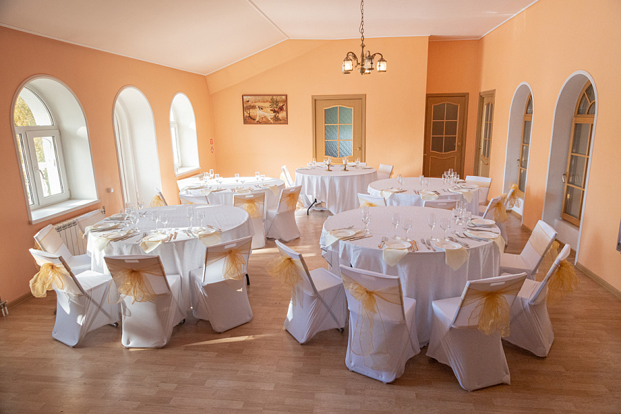 Банкетный зал с выходом на террасу