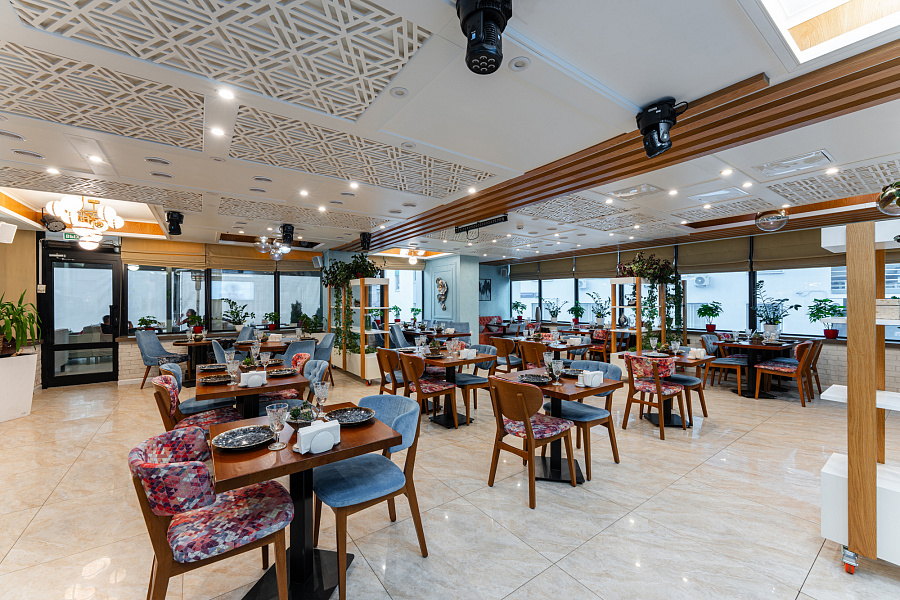 Основной зал