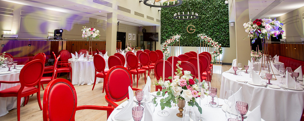 Зал с панорамной крышей