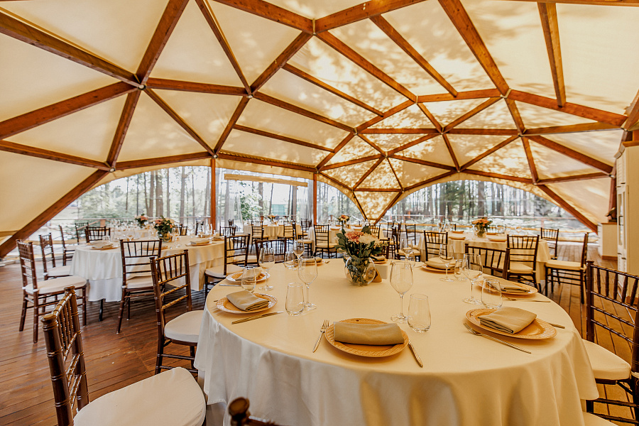 Шатер в сосновом бору