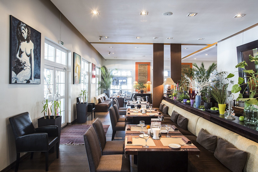 Основной зал