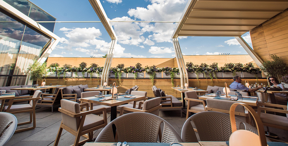 Основной зал на первом этаже