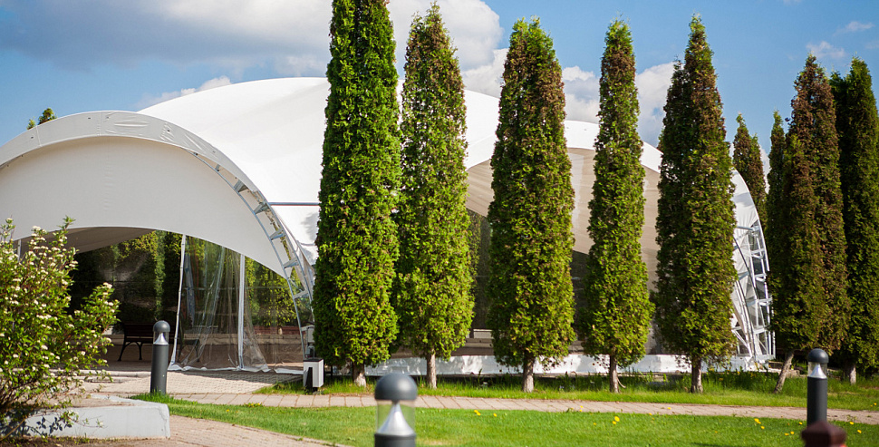 Шатёр у озера