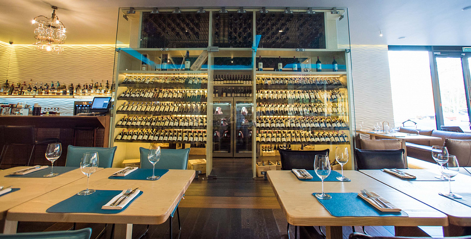 Основной зал на первом этаже