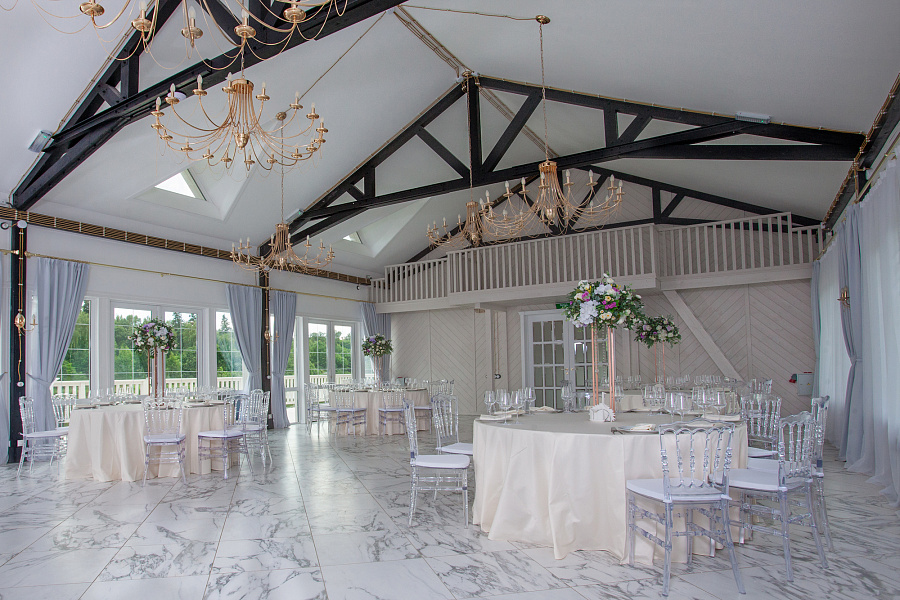 Зал Барский