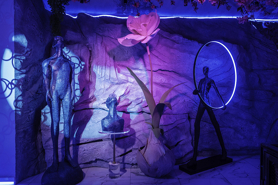 Зал шести Лун