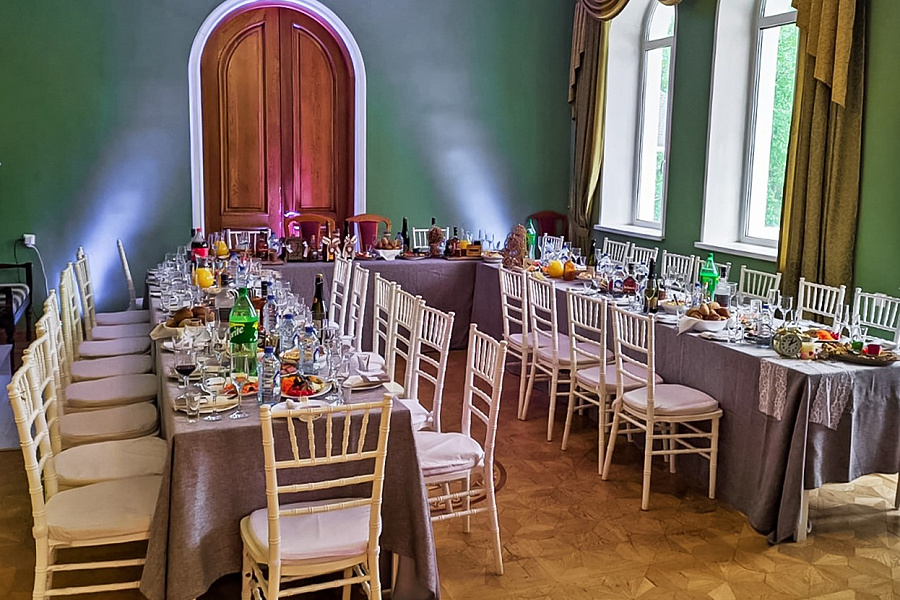 Каминный зал с выходом на террасу