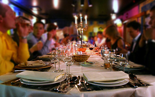 Как вести себя на корпоративе: 10 простых правил