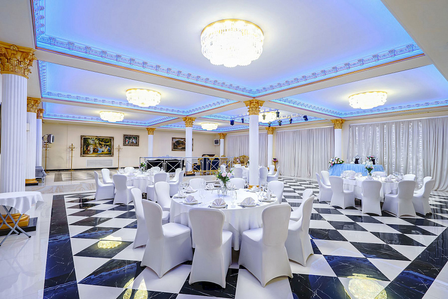 Суриков холл