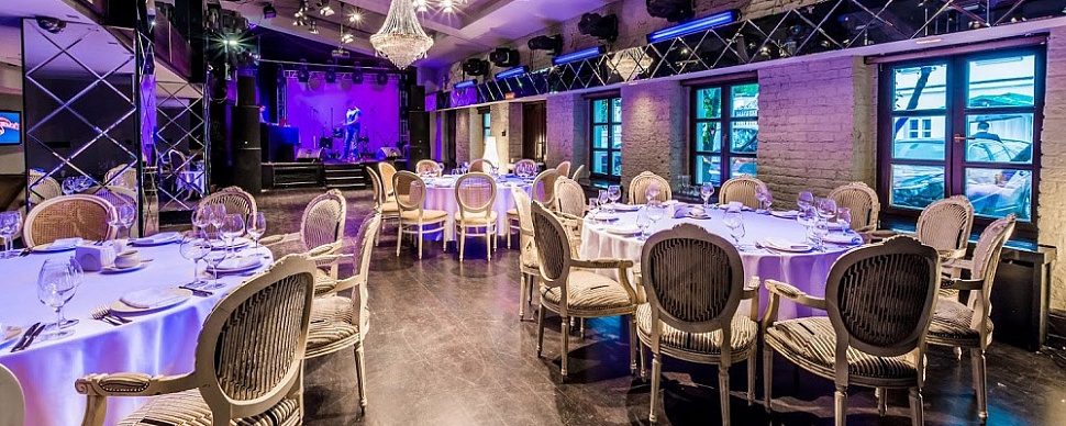 Зеркальный банкетный зал