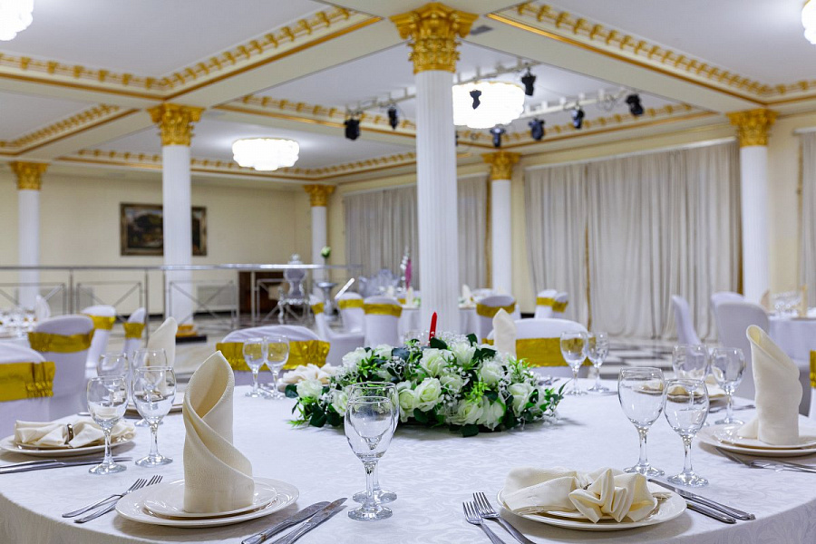 Суриков холл