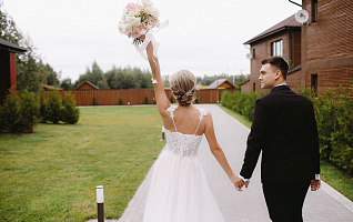 Секреты летней свадьбы в загородном отеле: шпаргалка для жениха и невесты