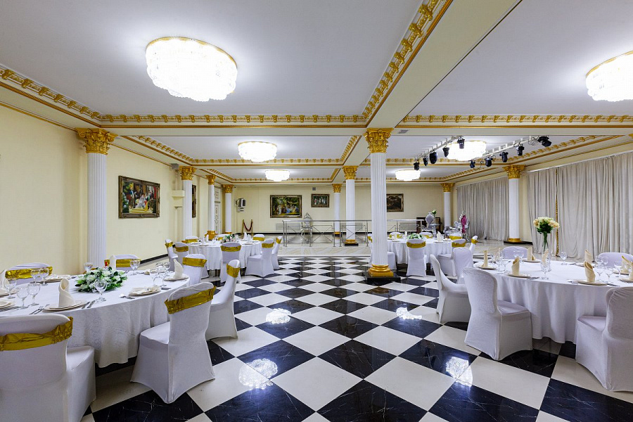 Суриков холл