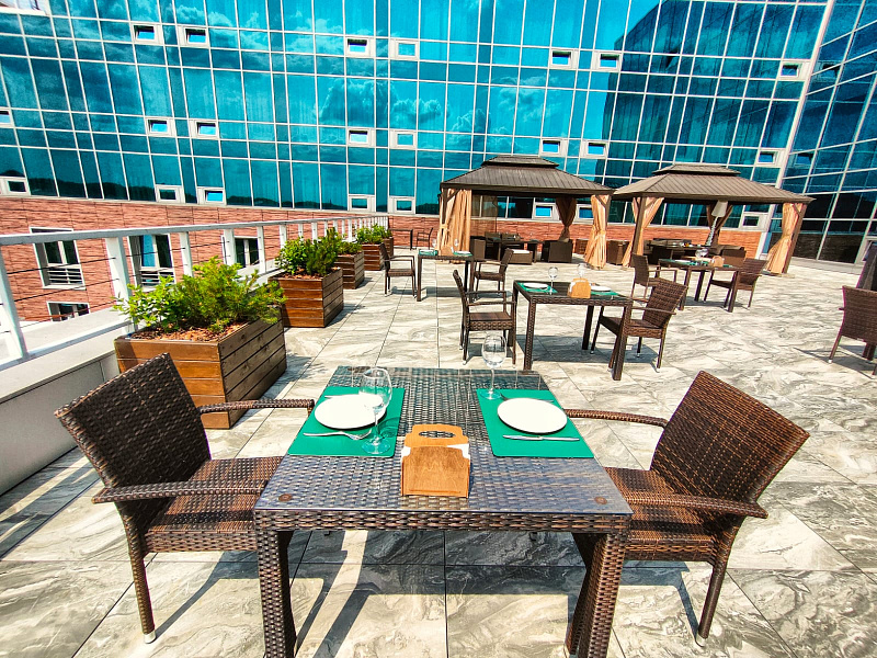 Зал с террасой