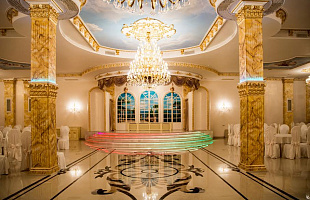 Император Холл