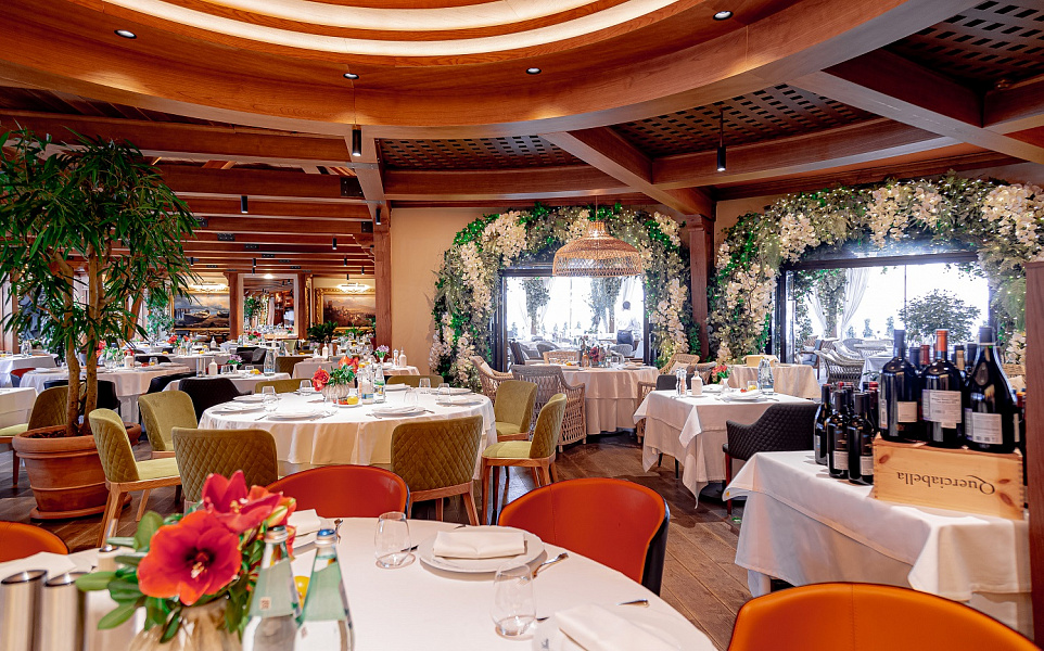 Основной зал