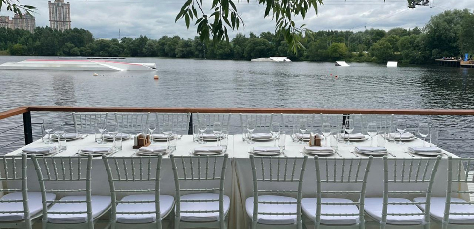 Терраса у воды