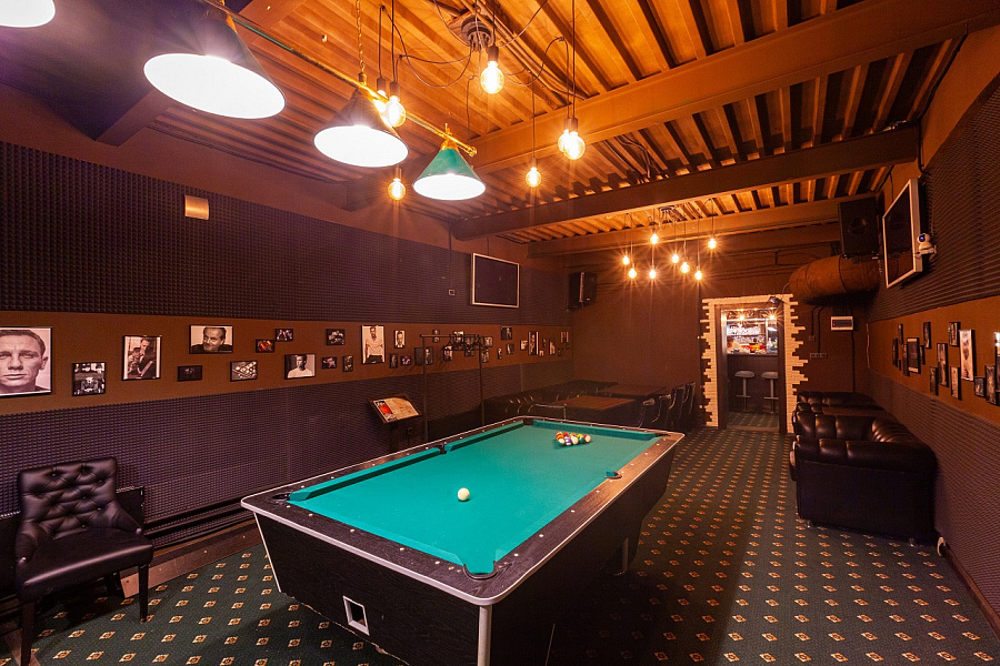 Бильярдный зал