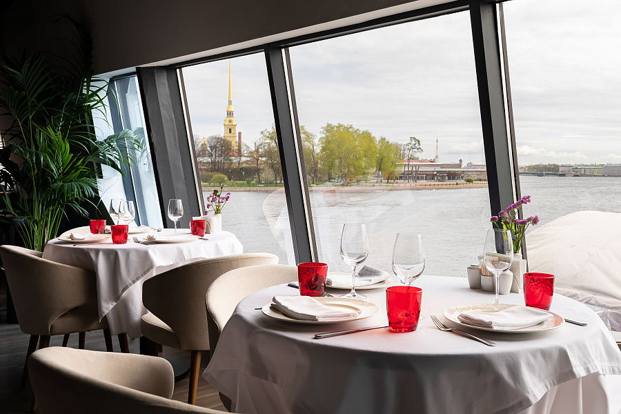 Основной зал ресторана