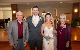 VIP-ГОСТИ: комфорт для старшего поколения на зимней свадьбе