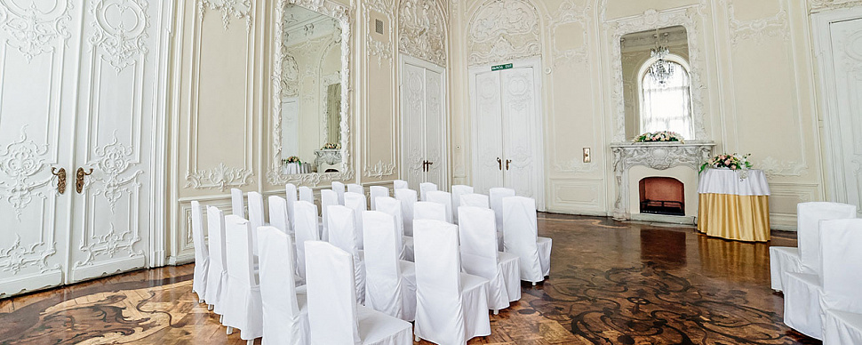 Белая гостиная