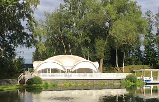 Икша Ривер Клаб