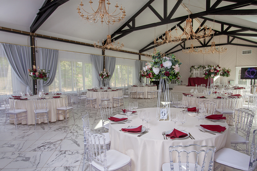 Зал Барский