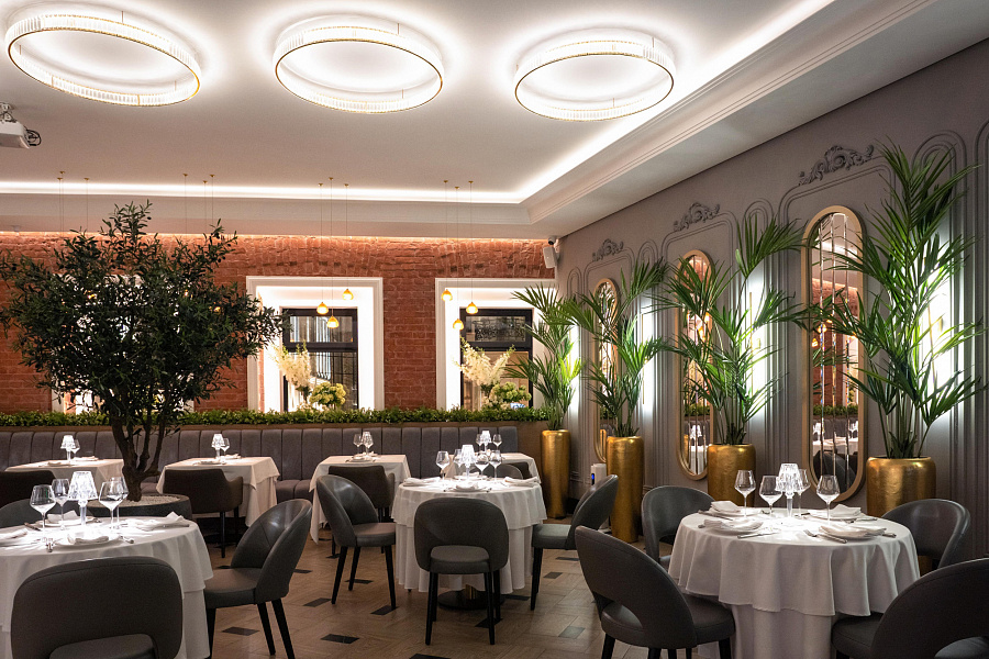 Зал с открытым баром